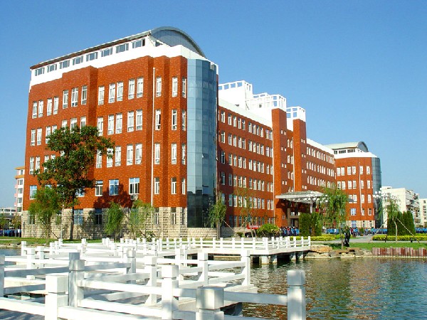 晉安路校區綜合樓